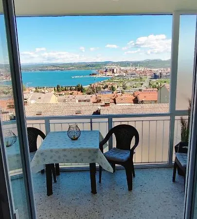 Vista Apartment *